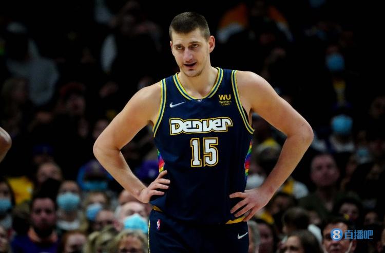 一位在当地 一位在当地