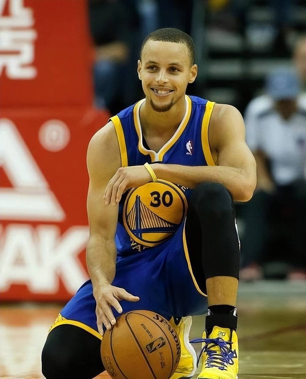 亚马尔在关 亚马尔在关